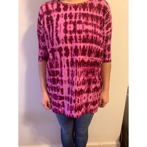 Quarter length sleeve high low top